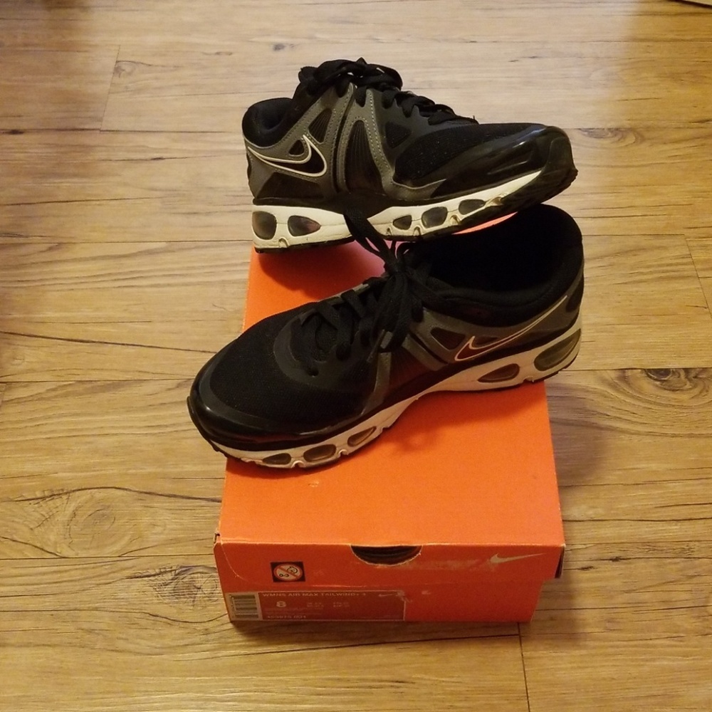 Womens nike shoes like brand new